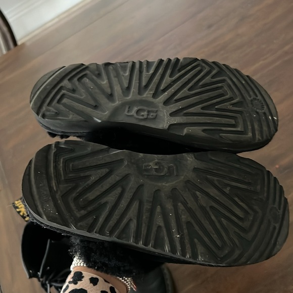 UGG Cozy Slippers - Size 3 - Black - Used condition - Picture 3 of 4